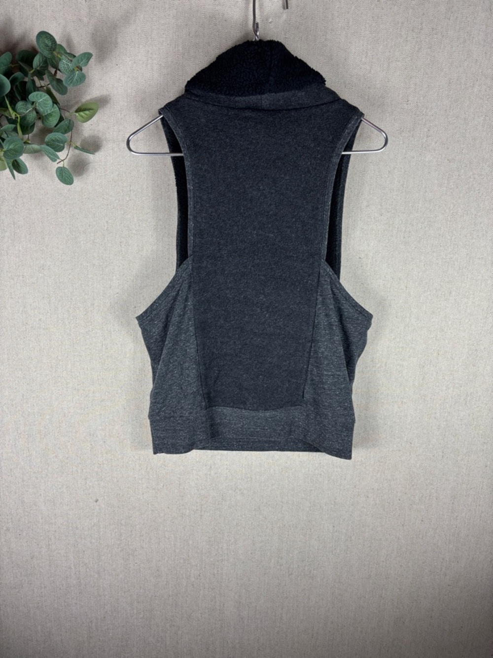 ALO Yoga > Sleeveless Dark Gray Fleece Lined Winter Frost Cowl Neck Vest Small - Picture 9 of 9
